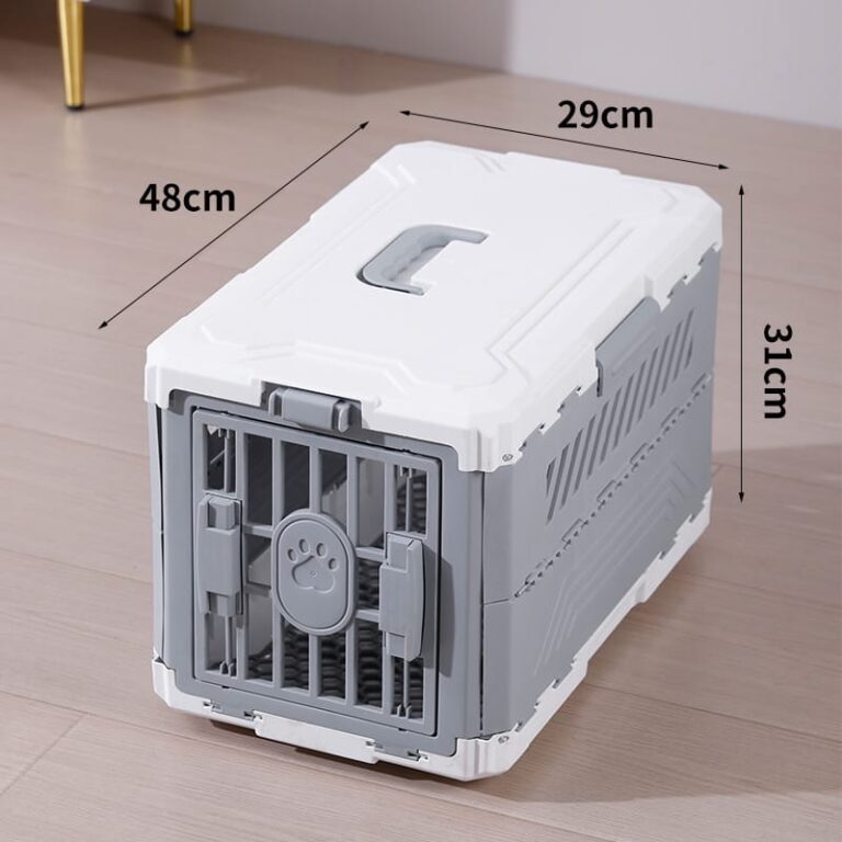 Gray and white cat travel carrier with 48 by 29 by 31 cm dimensions